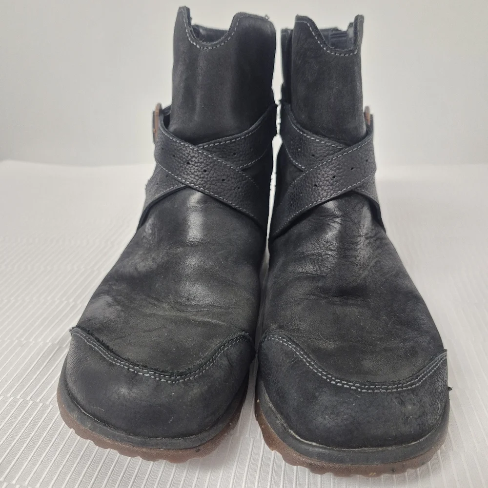 Chaco Skye Leather Black Hiking Buckle Boots sz 8